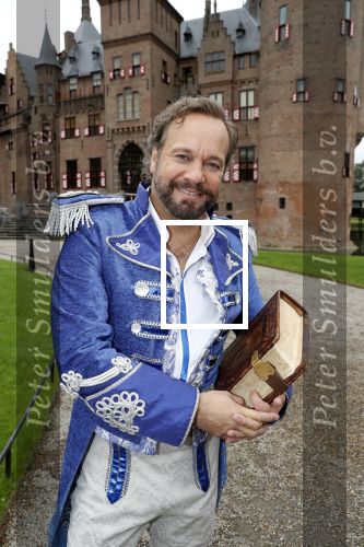 Haarzuilens 12 september 2018
Presentatie cast RTL Kerstshow op kasteel de haar. De cast bestaat uit Carlo Boszhard Buddy Vedder Esmee v Kampen Berget Lewis Pip Pellens Fred v Leer Ger Otte Celinde Schoenmaker en de kerstman.