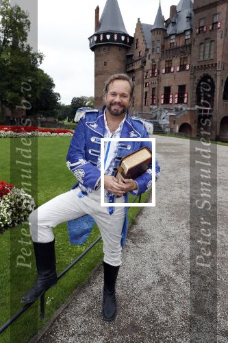 Haarzuilens 12 september 2018
Presentatie cast RTL Kerstshow op kasteel de haar. De cast bestaat uit Carlo Boszhard Buddy Vedder Esmee v Kampen Berget Lewis Pip Pellens Fred v Leer Ger Otte Celinde Schoenmaker en de kerstman.