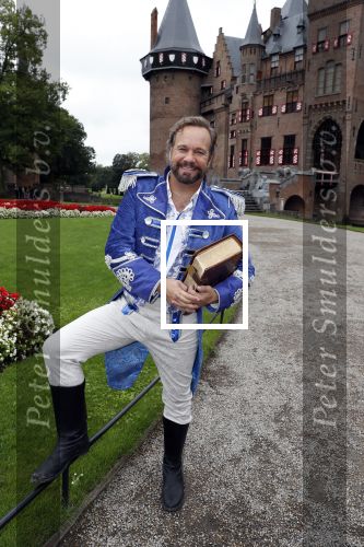 Haarzuilens 12 september 2018
Presentatie cast RTL Kerstshow op kasteel de haar. De cast bestaat uit Carlo Boszhard Buddy Vedder Esmee v Kampen Berget Lewis Pip Pellens Fred v Leer Ger Otte Celinde Schoenmaker en de kerstman.