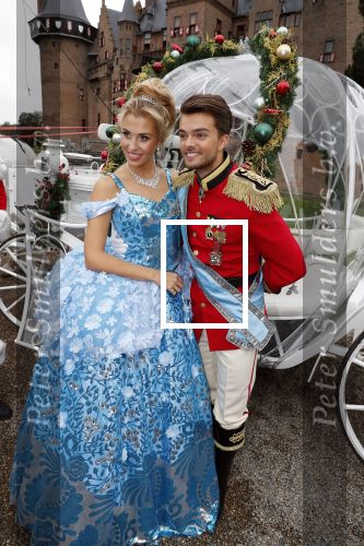 Haarzuilens 12 september 2018
Presentatie cast RTL Kerstshow op kasteel de haar. De cast bestaat uit Carlo Boszhard Buddy Vedder Esmee v Kampen Berget Lewis Pip Pellens Fred v Leer Ger Otte Celinde Schoenmaker en de kerstman.
