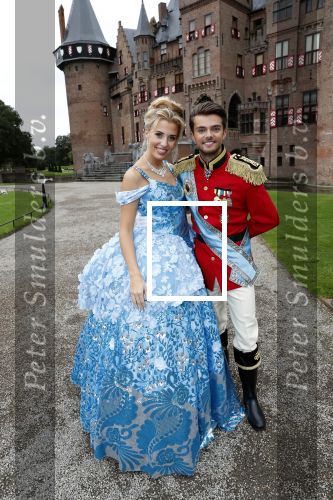 Haarzuilens 12 september 2018
Presentatie cast RTL Kerstshow op kasteel de haar. De cast bestaat uit Carlo Boszhard Buddy Vedder Esmee v Kampen Berget Lewis Pip Pellens Fred v Leer Ger Otte Celinde Schoenmaker en de kerstman.