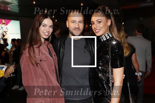 Amsterdam26 april 2018
Premiere a simple flavor in pathe arena.
Zoey Ivory Dave Mantel en zijn ex vriendin
