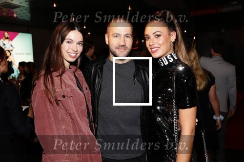 Amsterdam26 april 2018
Premiere a simple flavor in pathe arena.
Zoey Ivory Dave Mantel en zijn ex vriendin