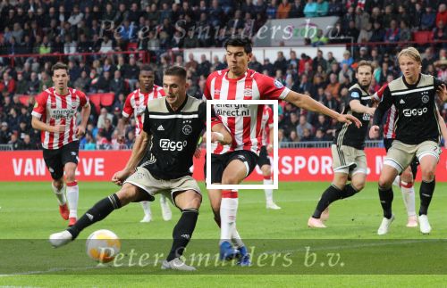 Eindhoven, 23 September 2018 PSV-AJAX Kompetitie, Seizoen 2018-2019 Eindstand 3-0
Eric Gutierrez en Tadic