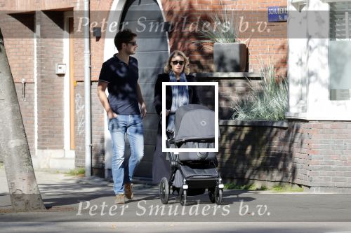 Amsterdam 27 september 2018
Eva Jinek en haar vriend Dexter gaan voor het eerst wandelen met hun zoon Pax.