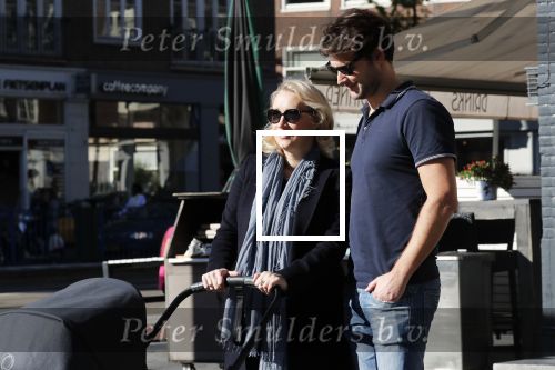 Amsterdam 27 september 2018
Eva Jinek en haar vriend Dexter gaan voor het eerst wandelen met hun zoon Pax.