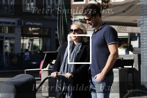 Amsterdam 27 september 2018
Eva Jinek en haar vriend Dexter gaan voor het eerst wandelen met hun zoon Pax.