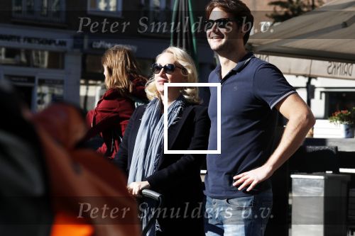 Amsterdam 27 september 2018
Eva Jinek en haar vriend Dexter gaan voor het eerst wandelen met hun zoon Pax.
