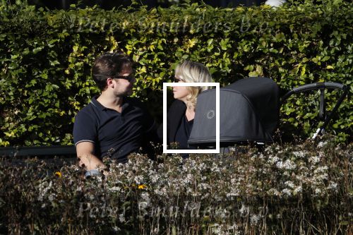 Amsterdam 27 september 2018
Eva Jinek en haar vriend Dexter gaan voor het eerst wandelen met hun zoon Pax.
