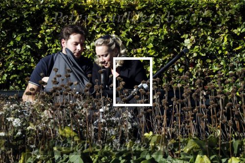 Amsterdam 27 september 2018
Eva Jinek en haar vriend Dexter gaan voor het eerst wandelen met hun zoon Pax.