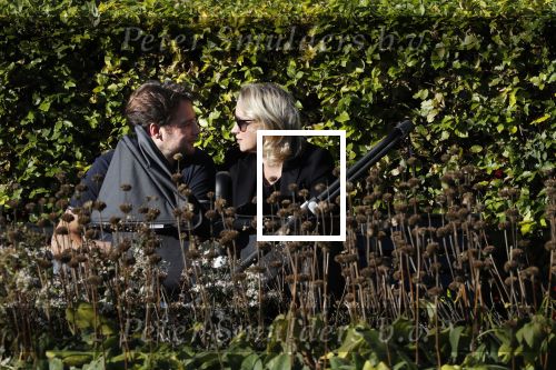 Amsterdam 27 september 2018
Eva Jinek en haar vriend Dexter gaan voor het eerst wandelen met hun zoon Pax.