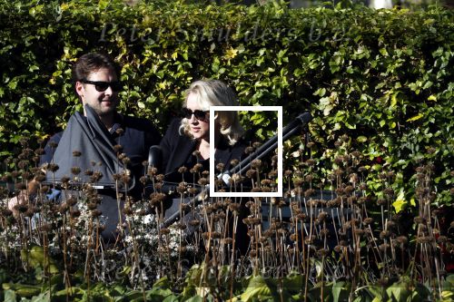 Amsterdam 27 september 2018
Eva Jinek en haar vriend Dexter gaan voor het eerst wandelen met hun zoon Pax.