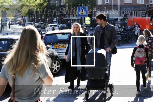 Amsterdam 27 september 2018
Eva Jinek en haar vriend Dexter gaan voor het eerst wandelen met hun zoon Pax.