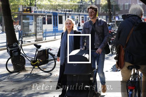 Amsterdam 27 september 2018
Eva Jinek en haar vriend Dexter gaan voor het eerst wandelen met hun zoon Pax.