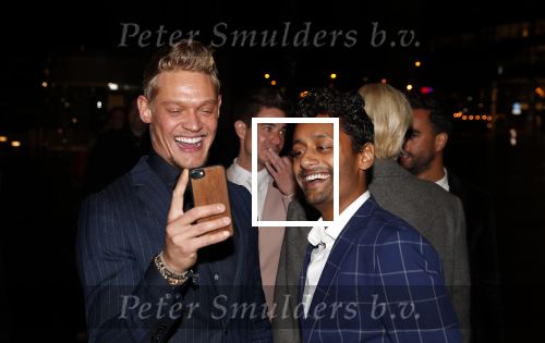 Utrecht 23 september 2018
Premiere Mamma Mia in beatrixtheater. Hoofdrollen zijn er voor Antje Monteiro Jolijn Henneman Sophia Wezer Hilke Bierman Dieter Troubleyn Emiel de Jong en Soy Kroon. Ferry Doedens met een vriend