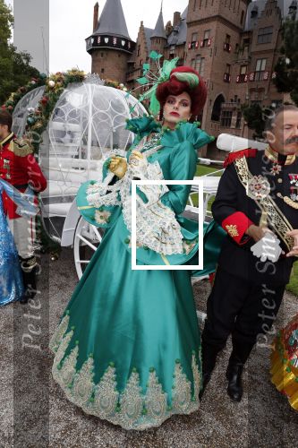 Haarzuilens 12 september 2018
Presentatie cast RTL Kerstshow op kasteel de haar. De cast bestaat uit Carlo Boszhard Buddy Vedder Esmee v Kampen Berget Lewis Pip Pellens Fred v Leer Ger Otte Celinde Schoenmaker en de kerstman.