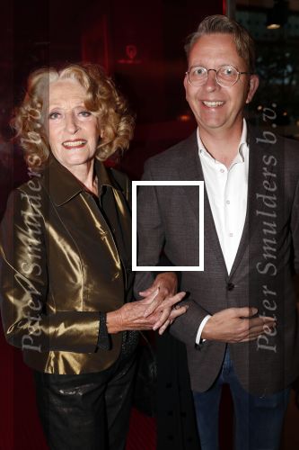 Amstelveen 24 september 2018
Premiere tussen kunst en kitch in schouwburg Amstelveen. Gerrie v d Klei met een kennis