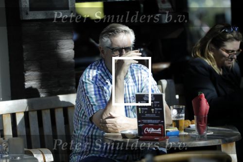 Amsterdam 17 september 2018
Hans v d Togt geniet van sigaretje bitterballen en een biertje op terras.