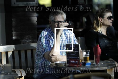 Amsterdam 17 september 2018
Hans v d Togt geniet van sigaretje bitterballen en een biertje op terras.