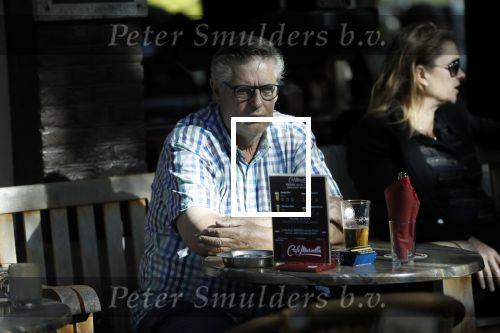 Amsterdam 17 september 2018
Hans v d Togt geniet van sigaretje bitterballen en een biertje op terras.