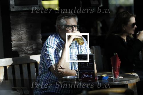 Amsterdam 17 september 2018
Hans v d Togt geniet van sigaretje bitterballen en een biertje op terras.