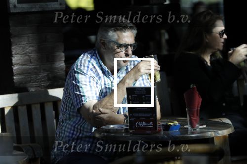Amsterdam 17 september 2018
Hans v d Togt geniet van sigaretje bitterballen en een biertje op terras.