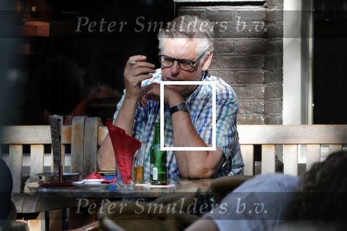 Amsterdam 17 september 2018
Hans v d Togt geniet van sigaretje bitterballen en een biertje op terras.
