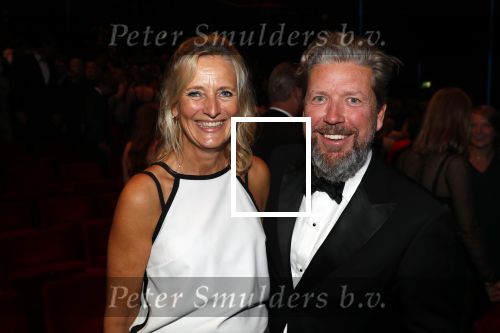 Utrecht 23 september 2018
Premiere Mamma Mia in beatrixtheater. Hoofdrollen zijn er voor Antje Monteiro Jolijn Henneman Sophia Wezer Hilke Bierman Dieter Troubleyn Emiel de Jong en Soy Kroon. Henkjan Smits met vrouw en dochters