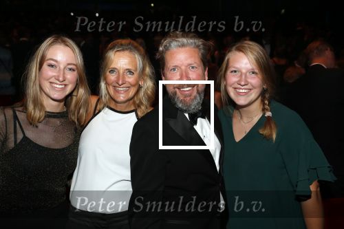 Utrecht 23 september 2018
Premiere Mamma Mia in beatrixtheater. Hoofdrollen zijn er voor Antje Monteiro Jolijn Henneman Sophia Wezer Hilke Bierman Dieter Troubleyn Emiel de Jong en Soy Kroon. Henkjan Smits met vrouw en dochters