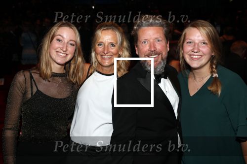 Utrecht 23 september 2018
Premiere Mamma Mia in beatrixtheater. Hoofdrollen zijn er voor Antje Monteiro Jolijn Henneman Sophia Wezer Hilke Bierman Dieter Troubleyn Emiel de Jong en Soy Kroon. Henkjan Smits met vrouw en dochters