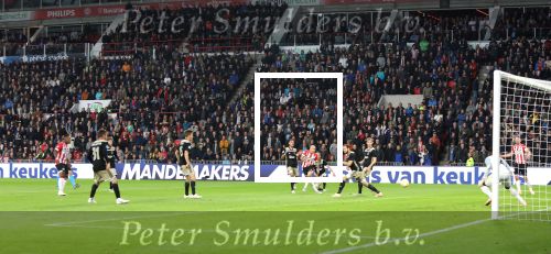 Eindhoven, 23 September 2018 PSV-AJAX Kompetitie, Seizoen 2018-2019 Eindstand 3-0
Hirving Lozano scoort 3-0