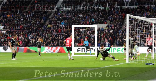Eindhoven, 23 September 2018 PSV-AJAX Kompetitie, Seizoen 2018-2019 Eindstand 3-0
Hirving Lozano scoort 3-0