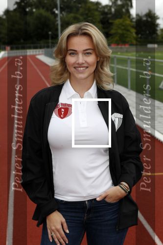 Amsterdam 11 september 2018
Het volledige team van hardlopers voor Only Friends bestaat uit tien personen: zanger Robert Leroy, chef-kok Ramon Beuk, ex-voetbalster Anouk Hoogendijk, eSporter Koen Weijland, Carlos Platier (judoka en winnaar Expeditie Robinson 2017), JoÃ«lle Witschge (deelneemster Expeditie Robinson), huisarts/schrijver/vlogger Rutger Verhoeff, social media influencer Jamie de Boer, Maup van den Berg en Stefan Valk. Ze gaan de marathon van New York lopen.