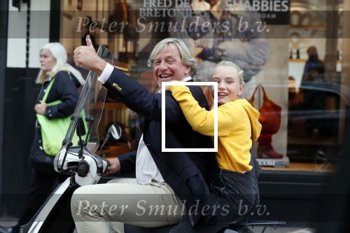 Amsterdam 14 september 2018

Jan Wieger van der Linden met zijn dochter op scooter.