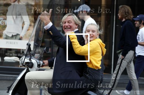 Amsterdam 14 september 2018

Jan Wieger van der Linden met zijn dochter op scooter.