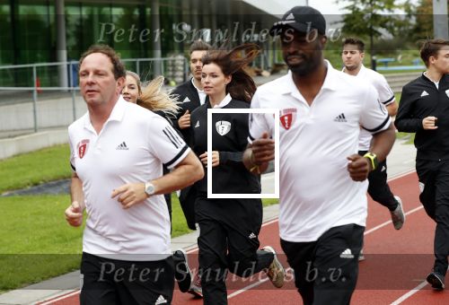 Amsterdam 11 september 2018
Het volledige team van hardlopers voor Only Friends bestaat uit tien personen: zanger Robert Leroy, chef-kok Ramon Beuk, ex-voetbalster Anouk Hoogendijk, eSporter Koen Weijland, Carlos Platier (judoka en winnaar Expeditie Robinson 2017), JoÃ«lle Witschge (deelneemster Expeditie Robinson), huisarts/schrijver/vlogger Rutger Verhoeff, social media influencer Jamie de Boer, Maup van den Berg en Stefan Valk. Ze gaan de marathon van New York lopen.