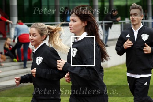 Amsterdam 11 september 2018
Het volledige team van hardlopers voor Only Friends bestaat uit tien personen: zanger Robert Leroy, chef-kok Ramon Beuk, ex-voetbalster Anouk Hoogendijk, eSporter Koen Weijland, Carlos Platier (judoka en winnaar Expeditie Robinson 2017), JoÃ«lle Witschge (deelneemster Expeditie Robinson), huisarts/schrijver/vlogger Rutger Verhoeff, social media influencer Jamie de Boer, Maup van den Berg en Stefan Valk. Ze gaan de marathon van New York lopen.