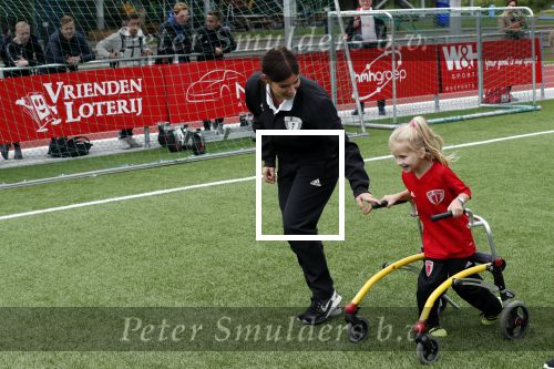 Amsterdam 11 september 2018
Het volledige team van hardlopers voor Only Friends bestaat uit tien personen: zanger Robert Leroy, chef-kok Ramon Beuk, ex-voetbalster Anouk Hoogendijk, eSporter Koen Weijland, Carlos Platier (judoka en winnaar Expeditie Robinson 2017), JoÃ«lle Witschge (deelneemster Expeditie Robinson), huisarts/schrijver/vlogger Rutger Verhoeff, social media influencer Jamie de Boer, Maup van den Berg en Stefan Valk. Ze gaan de marathon van New York lopen.