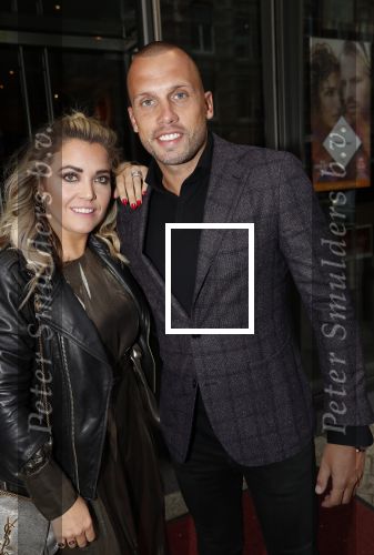 Amsterdam 10 september 2018
Feest Sjaak Swart in het nieuwe delamar theater. Johnny Heitinga en zijn vrouw Charlotte