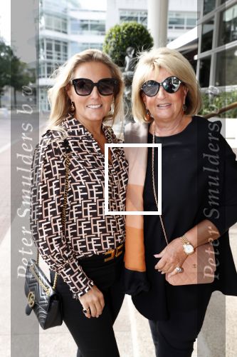 Amsterdam 16 september 2018
45 jaar Sheila de Vries in het Hilton. Kitty Leeser met Ghyta Bijlsma