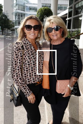 Amsterdam 16 september 2018
45 jaar Sheila de Vries in het Hilton. Kitty Leeser met Ghyta Bijlsma
