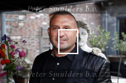 Etten Leur 21 september 2018
Patricia Paay verkoopt in winkels sjans in Etten Leur oude kleding tassen en schoenen van haar zelf.. Klaas Otto was er ook.