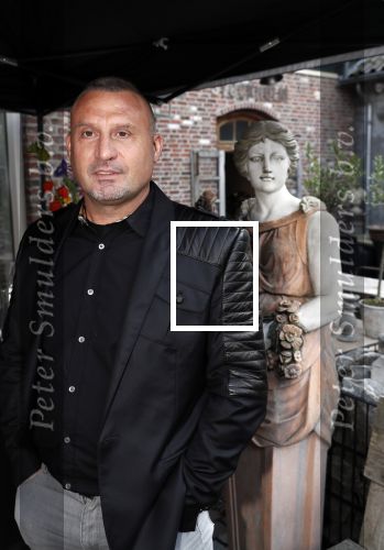 Etten Leur 21 september 2018
Patricia Paay verkoopt in winkels sjans in Etten Leur oude kleding tassen en schoenen van haar zelf.. Klaas Otto was er ook.