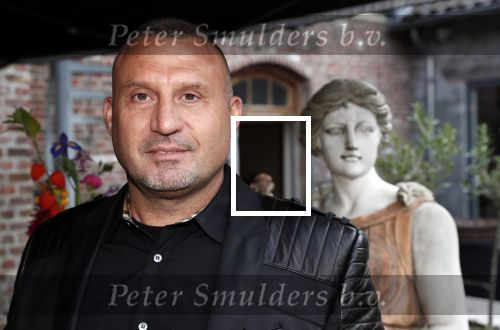 Etten Leur 21 september 2018
Patricia Paay verkoopt in winkels sjans in Etten Leur oude kleding tassen en schoenen van haar zelf.. Klaas Otto was er ook.