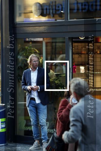 Amsterdam 17 september 2018
Leo Alkemade bellend op straat