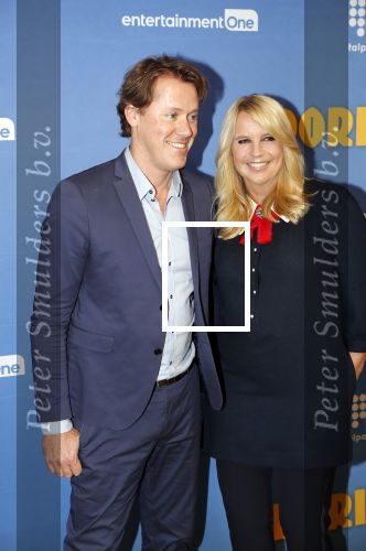 Amsterdam 17 september 2018
Premiere Doris in Tuschinski. De cast bestaat uit oa Tjitske Reidinga Guy Clemens Bracha v Doesburgh Tanik Moree Peter Blok . Linda de Mol kwam met partner Jeroen Rietbergen