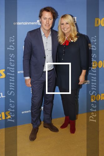 Amsterdam 17 september 2018
Premiere Doris in Tuschinski. De cast bestaat uit oa Tjitske Reidinga Guy Clemens Bracha v Doesburgh Tanik Moree Peter Blok . Linda de Mol kwam met partner Jeroen Rietbergen