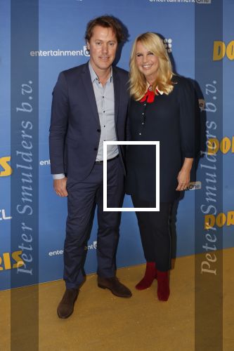 Amsterdam 17 september 2018
Premiere Doris in Tuschinski. De cast bestaat uit oa Tjitske Reidinga Guy Clemens Bracha v Doesburgh Tanik Moree Peter Blok . Linda de Mol kwam met partner Jeroen Rietbergen