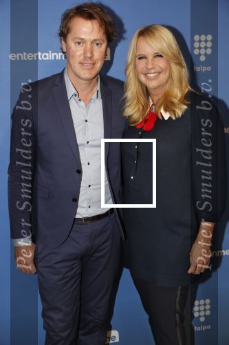 Amsterdam 17 september 2018
Premiere Doris in Tuschinski. De cast bestaat uit oa Tjitske Reidinga Guy Clemens Bracha v Doesburgh Tanik Moree Peter Blok . Linda de Mol kwam met partner Jeroen Rietbergen