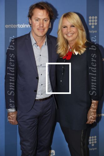 Amsterdam 17 september 2018
Premiere Doris in Tuschinski. De cast bestaat uit oa Tjitske Reidinga Guy Clemens Bracha v Doesburgh Tanik Moree Peter Blok . Linda de Mol kwam met partner Jeroen Rietbergen